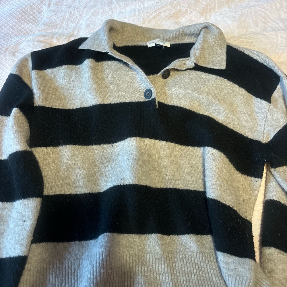 Universal Thread Black and Gray Striped Crewneck Sweater